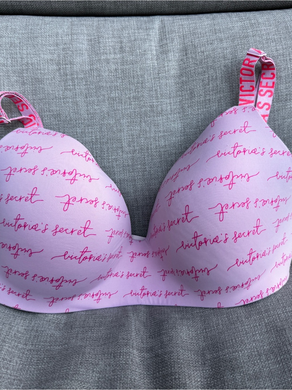 Victoria's Secret Pink Wireless Logo T-Shirt Bra 36DD